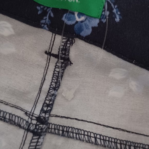 Set of 2 pants: Benetton and Zella girl size small (7-8) - Picture 4 of 10